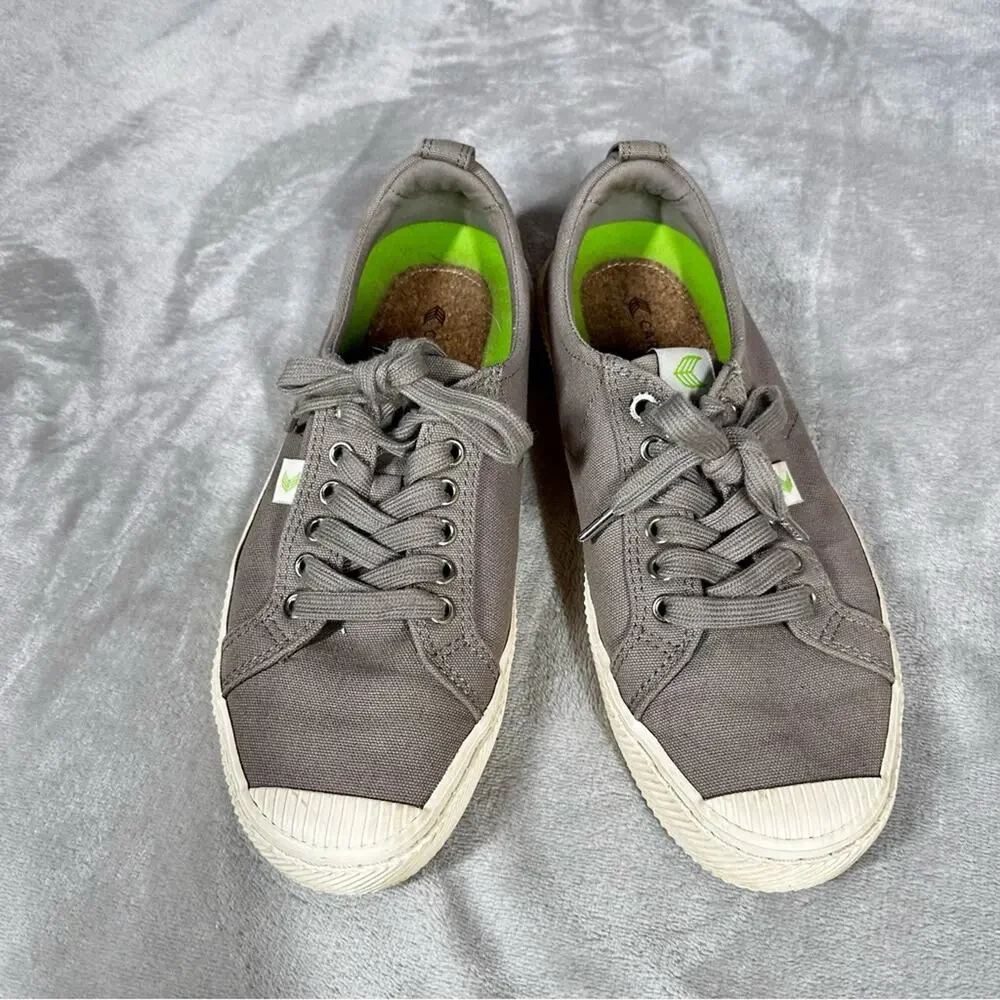 Cariuma OCA Low Canvas Sneakers Mystic Grey Men 8.5/Women's 10 Sustainable